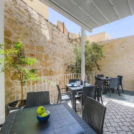 Two Pillows Boutique *