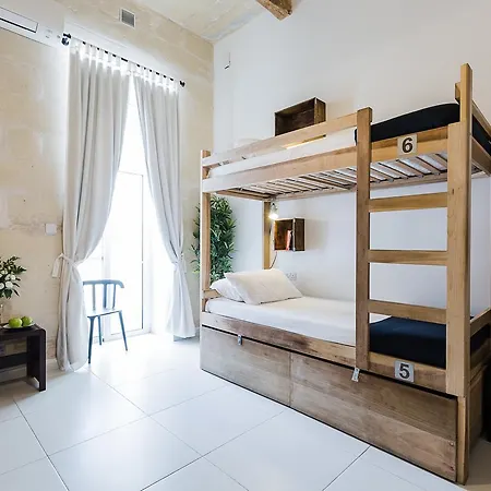 Two Pillows Boutique Hostel *