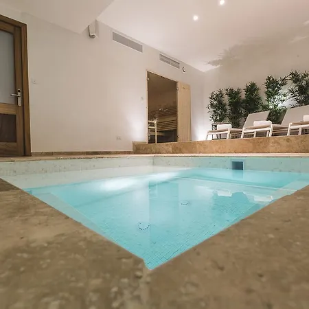 Two Pillows Boutique Hostel