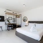 Two Pillows Boutique Hostel *