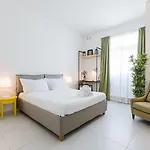 Two Pillows Boutique Hostel *
