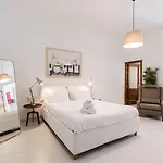 Two Pillows Boutique Hostel