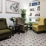 Two Pillows Boutique Hostel *