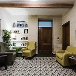 Two Pillows Boutique Hostel