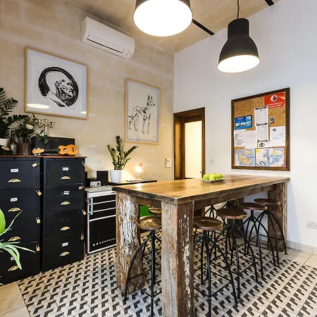 Two Pillows Boutique Hostel *