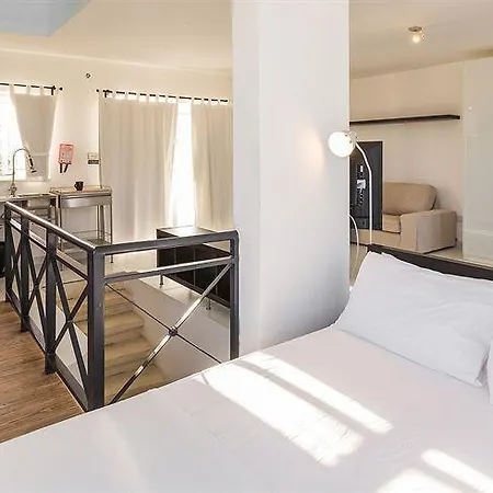 Two Pillows Boutique Hostel *
