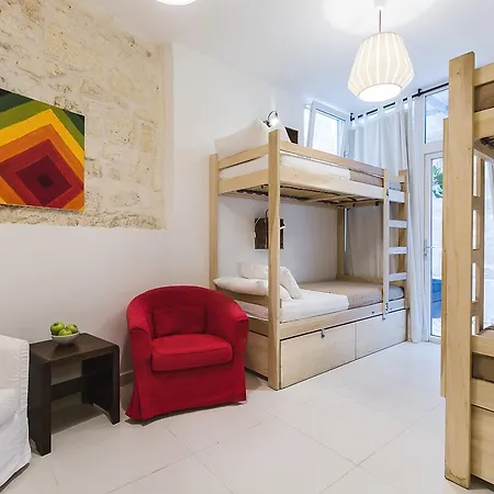 Two Pillows Boutique Hostel