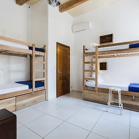 Two Pillows Boutique Hostel *