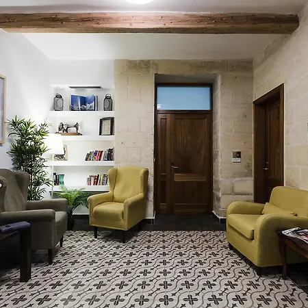 Two Pillows Boutique Hostel
