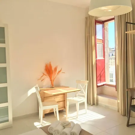 Two Pillows Boutique Hostel *