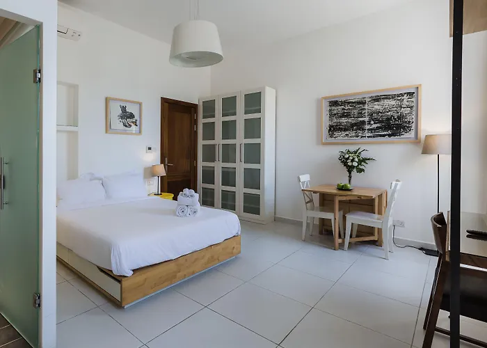 Two Pillows Boutique *