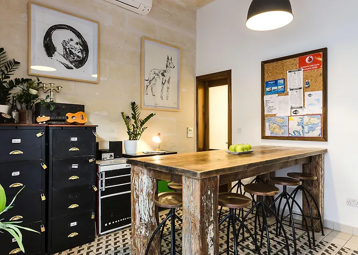 Two Pillows Boutique Hostel *