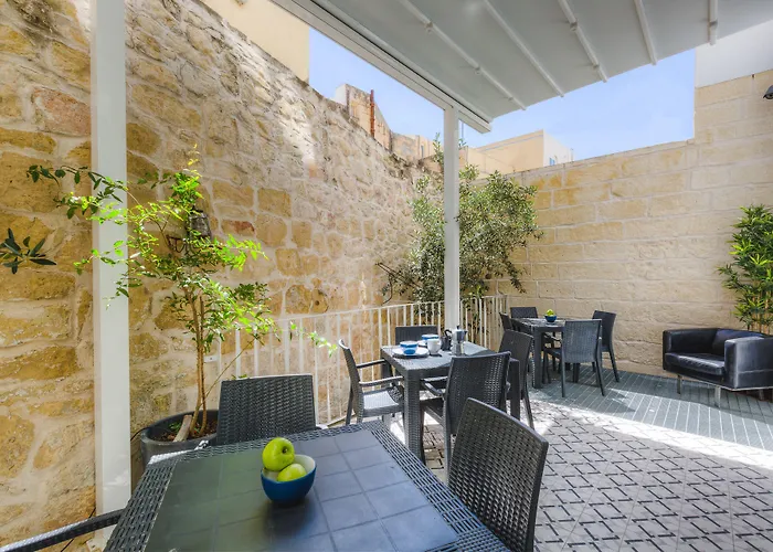 Two Pillows Boutique *