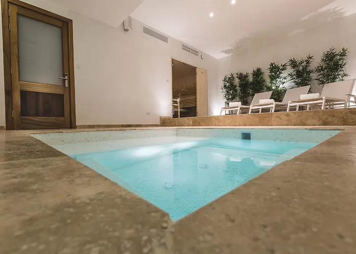 Two Pillows Boutique Хостел