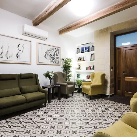 Two Pillows Boutique