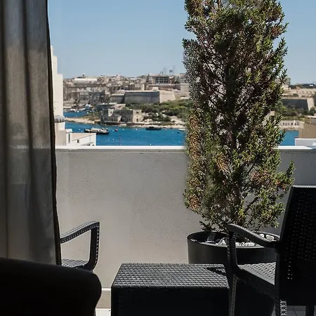 Two Pillows Boutique *